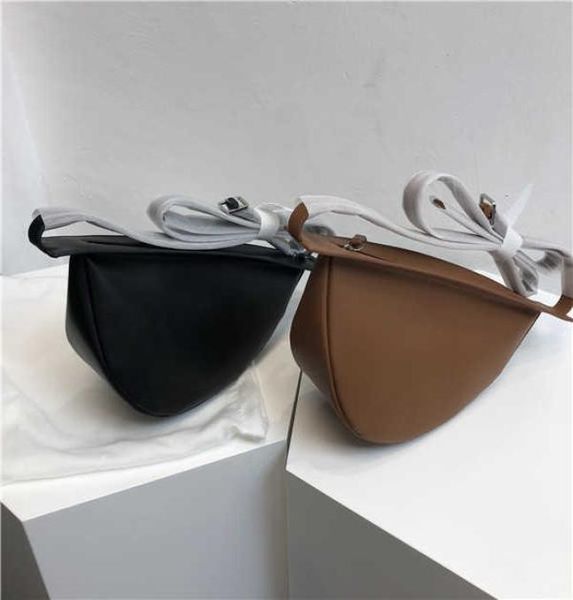 the row bag designer original fashion banana bag one shoulder crossbody saddle women039s motorcycle5542266
the row bag designer original fashion banana bag one shoulder crossbody saddle women039s motorcycle5542266