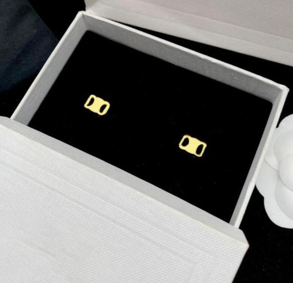 Top Designer Earrings Designer Simple Earing for Man Womens Classic Stud 2 Styles with Gift Box High Quality Optional
Top Designer Earrings Designer Simple Earing for Man Womens Classic Stud 2 Styles with Gift Box High Quality Optional