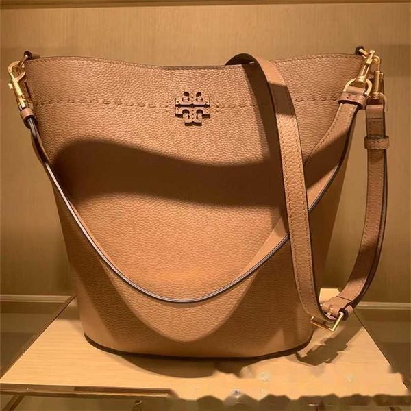 designer handbag early litchi grain cowhide single crossbody bucket trendy and stylish deformation big tote casual
designer handbag early litchi grain cowhide single crossbody bucket trendy and stylish deformation big tote casual