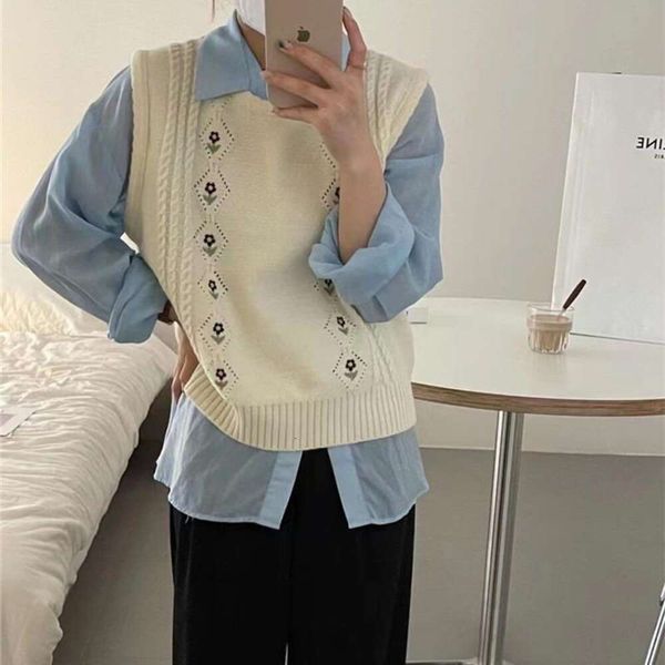 early autumn knitted vest college style sleeveless folded western for women, Black;white
early autumn knitted vest college style sleeveless folded western for women, Black;white
