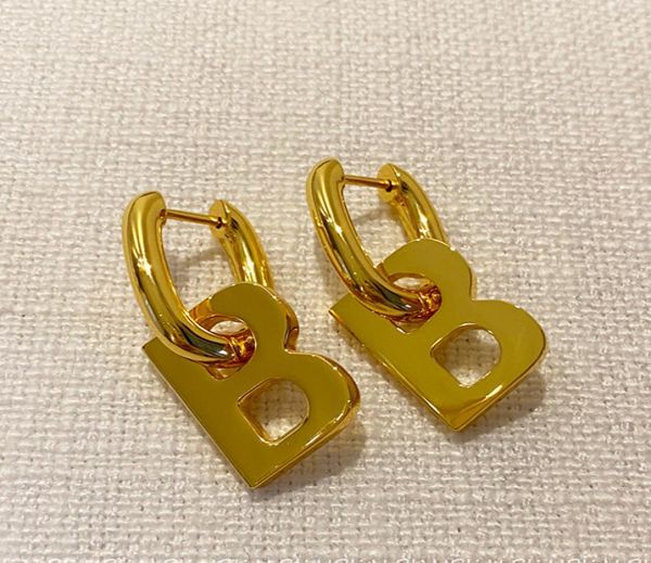 2020 new paris fashion week b letter pendant earrings fashionable retro stud earrings detachable allmatching fashion7750685, Golden;silver
2020 new paris fashion week b letter pendant earrings fashionable retro stud earrings detachable allmatching fashion7750685, Golden;silver