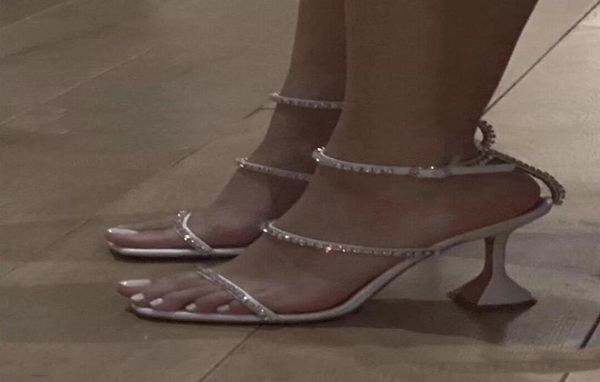 muaddi amina luxury designer the crystal chaussures slippers sandals flat women flops nonslip shoes damen hausschuhe bag france ch8272488, Black
muaddi amina luxury designer the crystal chaussures slippers sandals flat women flops nonslip shoes damen hausschuhe bag france ch8272488, Black
