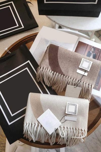2023 new men fashion cashmere scarf designer women scarf reversible cashmere scarf autumn winter outdoor warm print warm bib shawl new scarf, Blue;gray
2023 new men fashion cashmere scarf designer women scarf reversible cashmere scarf autumn winter outdoor warm print warm bib shawl new scarf, Blue;gray