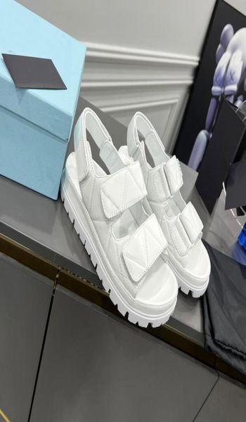 designer women sandals rubber sandal fashion platform slides triangle metal slippers retro beach loafers round toe sandal with box4480210, Black 
designer women sandals rubber sandal fashion platform slides triangle metal slippers retro beach loafers round toe sandal with box4480210, Black