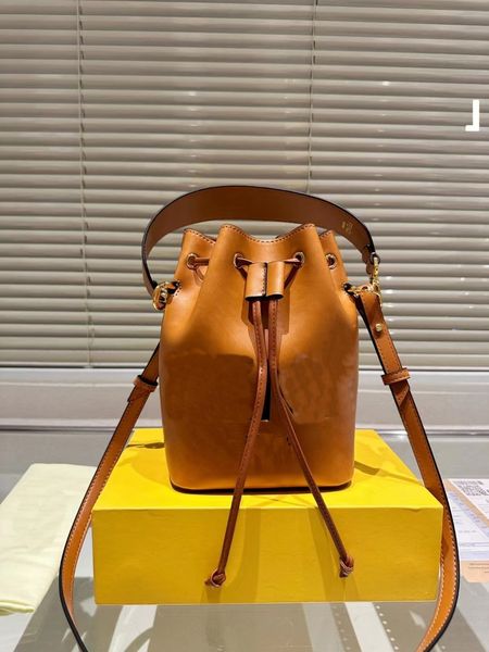 2023 new genuine leather women's mini bucket bag shopping bag large capacity underarm bag shoulder handheld tote bag fashion mom bag mo
2023 new genuine leather women's mini bucket bag shopping bag large capacity underarm bag shoulder handheld tote bag fashion mom bag mo