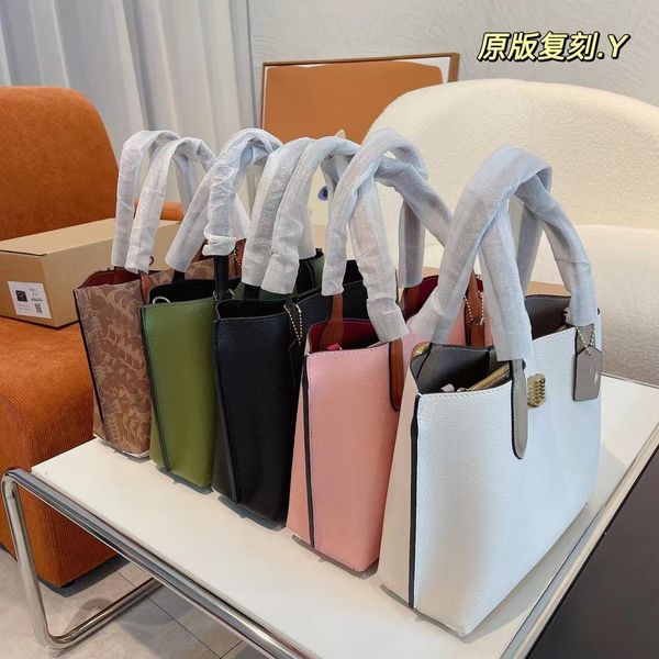 2023 new lora bucket bucket bag leather large capacity shoulder handbag fashion brass twist lock metal foot design prevent wear gift box pac
2023 new lora bucket bucket bag leather large capacity shoulder handbag fashion brass twist lock metal foot design prevent wear gift box pac