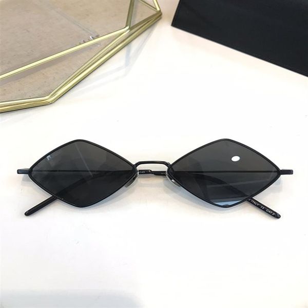 new 302 sunglasses fashion women triangle deisnger popular full frame uv400 lens summer style diamond frame come with 293k, White;black
new 302 sunglasses fashion women triangle deisnger popular full frame uv400 lens summer style diamond frame come with 293k, White;black