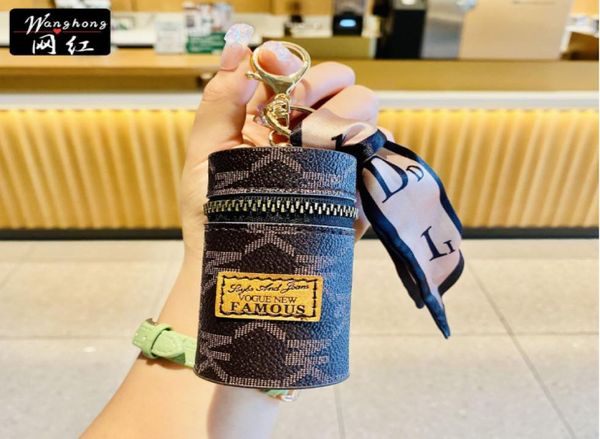 luxury leather bucket lipstick bag silk scarf keychain exquisite personalized storage bag pendant women accessories keyring gift2232397, Silver
luxury leather bucket lipstick bag silk scarf keychain exquisite personalized storage bag pendant women accessories keyring gift2232397, Silver