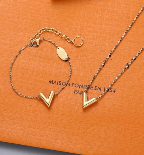 classic designer pendant charm bracelets gold love v necklace fashion jewelrys wristband plated letter simple heart luxury pendant8837869, Golden;silver
classic designer pendant charm bracelets gold love v necklace fashion jewelrys wristband plated letter simple heart luxury pendant8837869, Golden;silver