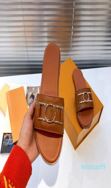 2022 leather slipper women lady outsole summer goldtone circle buckle accessory lock it flat mule slides slipper thong sandal sho9239603, Black
2022 leather slipper women lady outsole summer goldtone circle buckle accessory lock it flat mule slides slipper thong sandal sho9239603, Black