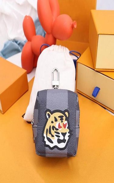 cartoon coin purse key chain buckle letter pattern keychain handmade leather luxury keychains men women purse bag pendant5189070, Silver
cartoon coin purse key chain buckle letter pattern keychain handmade leather luxury keychains men women purse bag pendant5189070, Silver