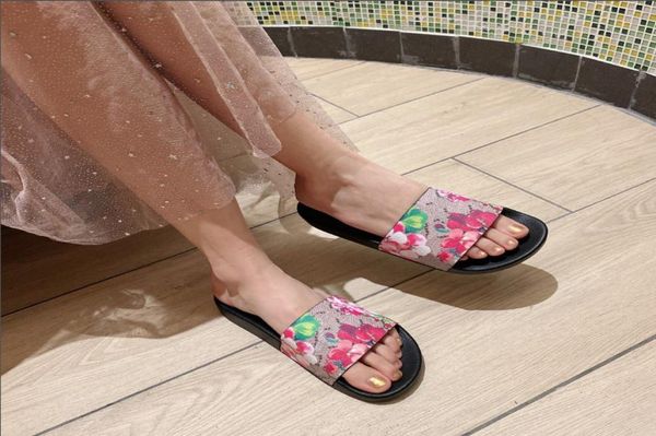 22ss men women slippers designer shoes luxury slide summer fashion wide flat sandals with thick sandal slipper flip flops size 352384344, Black
22ss men women slippers designer shoes luxury slide summer fashion wide flat sandals with thick sandal slipper flip flops size 352384344, Black