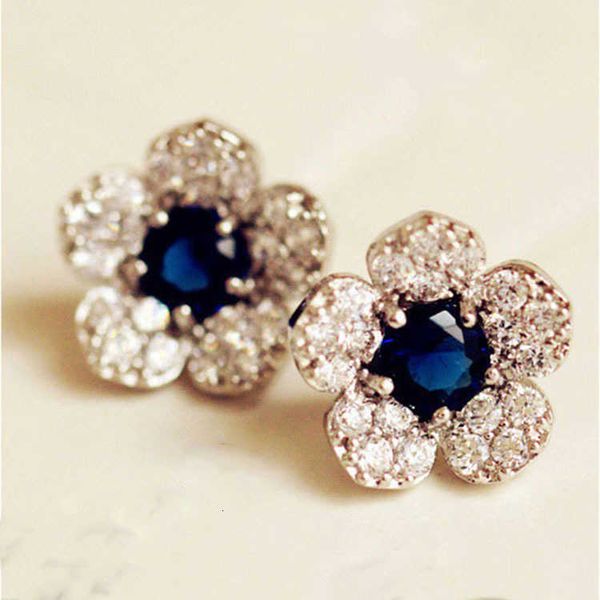 designer earrings channel luxury fashion of the new blue crystal small fresh earrings full of diamonds exquisite flowers earring temperament, Golden;silver
designer earrings channel luxury fashion of the new blue crystal small fresh earrings full of diamonds exquisite flowers earring temperament, Golden;silver