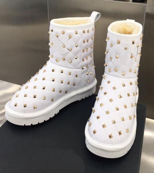 2020 designer luxury ladies snow boots handmade inlaid rivets pure sheepskin lining snow boots9918617, Black
2020 designer luxury ladies snow boots handmade inlaid rivets pure sheepskin lining snow boots9918617, Black
