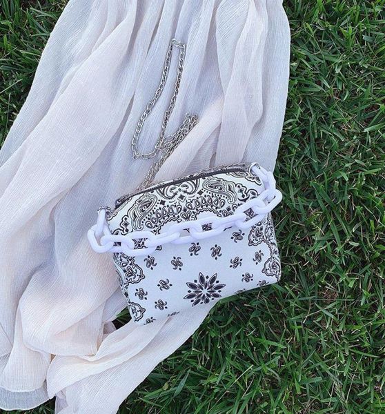 evening bags bandana print handbags for women thick chain canvas bag designer purse 2021 spring sac a main bolsas femininas barata3981545
evening bags bandana print handbags for women thick chain canvas bag designer purse 2021 spring sac a main bolsas femininas barata3981545