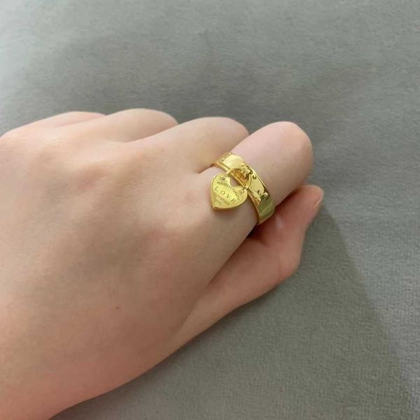 Fashion tiffancy DesignerRing Top T Family S All Body Sterling Sier Heart Shaped Pendant Ring Versatile Korean terling ier haped
Fashion tiffancy DesignerRing Top T Family S All Body Sterling Sier Heart Shaped Pendant Ring Versatile Korean terling ier haped