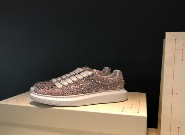 2021ss xury designer sneaker women mens shoes classic soft stitching sneakers the color silk cowhide and rhinestone are size1177029, Red;white
2021ss xury designer sneaker women mens shoes classic soft stitching sneakers the color silk cowhide and rhinestone are size1177029, Red;white