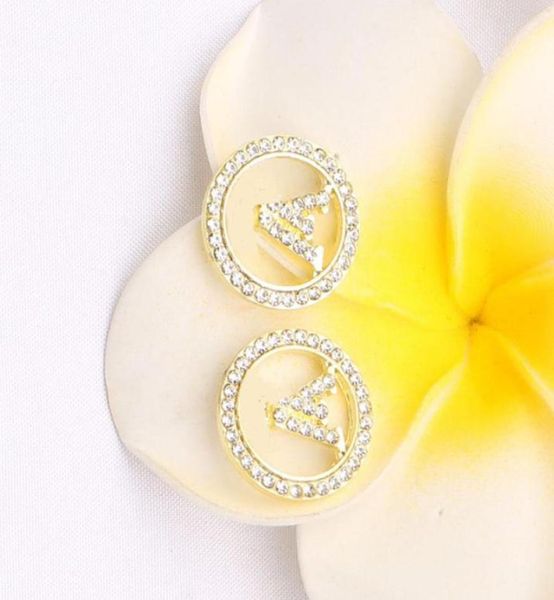 designer classics women ear stud earring designers earrings 18k gold plated letter geometry brand crystal rhinestone wedding party6923281, Golden;silver
designer classics women ear stud earring designers earrings 18k gold plated letter geometry brand crystal rhinestone wedding party6923281, Golden;silver