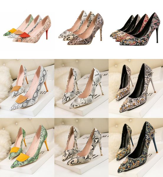 womens luxury designer fashion shoes pointed toe fine heel pumps party catwalk stitching snake pattern high heel 710cm capri9600380, Black
womens luxury designer fashion shoes pointed toe fine heel pumps party catwalk stitching snake pattern high heel 710cm capri9600380, Black