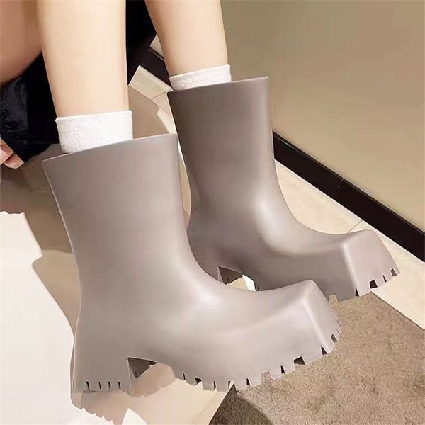 designer boots short boots rubber women's rain boots black purple green classic waterproof rain bootsretro casual rubber boots003
designer boots short boots rubber women's rain boots black purple green classic waterproof rain bootsretro casual rubber boots003