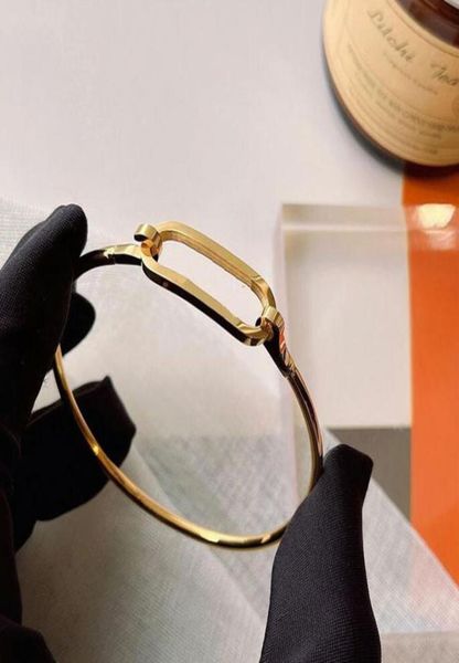 charming fashion design bangle exquisite brands exclusive boutique letters bracelet lightweight simple design female designers cam1596911, Black
charming fashion design bangle exquisite brands exclusive boutique letters bracelet lightweight simple design female designers cam1596911, Black