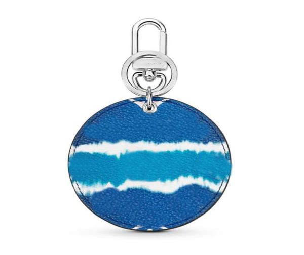 luxury designer keychain leather alphabet alloy blue sky white cloud carabiner keychains for lover key chains9658762, Silver
luxury designer keychain leather alphabet alloy blue sky white cloud carabiner keychains for lover key chains9658762, Silver