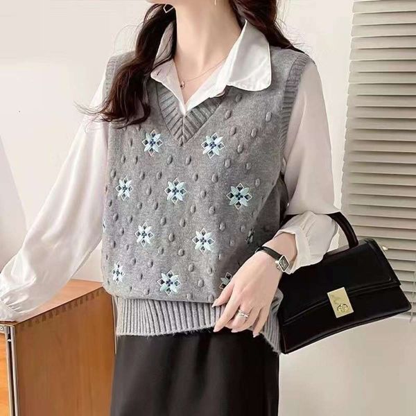 vintage embroidered v neck sleeveless knit vest for women autumn diamond flower sweaters, Black;white
vintage embroidered v neck sleeveless knit vest for women autumn diamond flower sweaters, Black;white