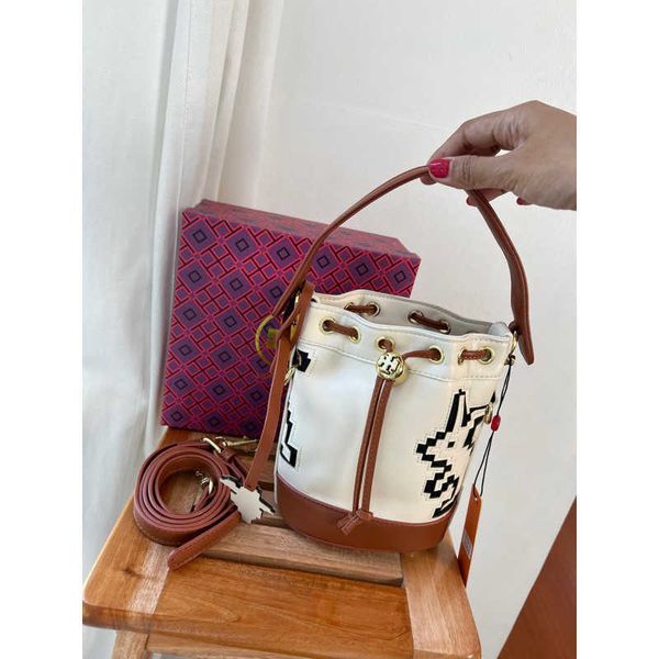 luxury toryy burchh designer bag tb mono bucket bag mini women tb shoulder bags fashion handbags
luxury toryy burchh designer bag tb mono bucket bag mini women tb shoulder bags fashion handbags