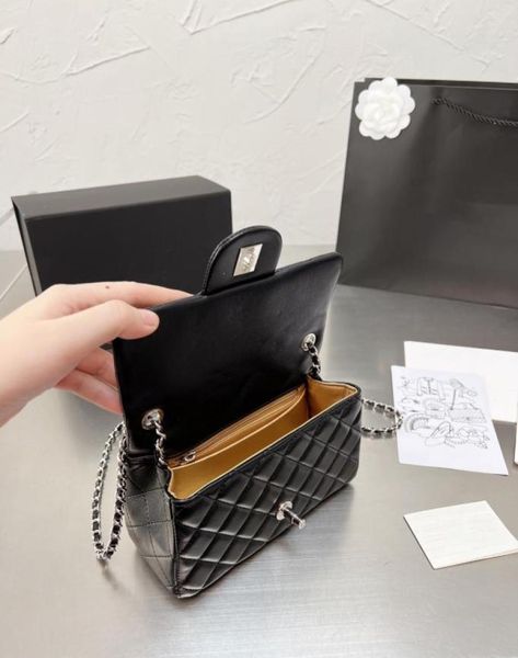 

2022 luxury designer women fashion trend versatile handbags wallet thread pleated lady shoulder bags casual business hasp messenge3802753, Red;black