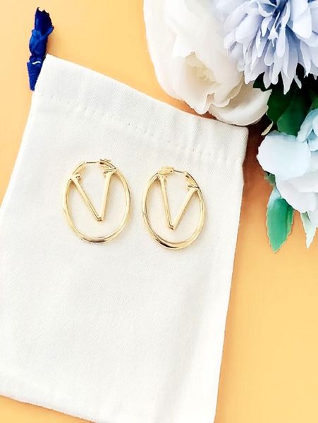 classic designer womens earrings charming fashion stud 18k girls valentines day wedding love gift 316l stainless steel jewelry fac1806179, Golden;silver
classic designer womens earrings charming fashion stud 18k girls valentines day wedding love gift 316l stainless steel jewelry fac1806179, Golden;silver