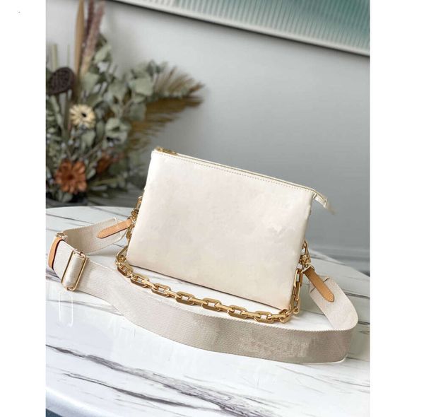 spring summer 2022 embossed puffy leather chain bag coussin pm handbag fashion-forward shoulder bags cross-body with the strap quality
spring summer 2022 embossed puffy leather chain bag coussin pm handbag fashion-forward shoulder bags cross-body with the strap quality