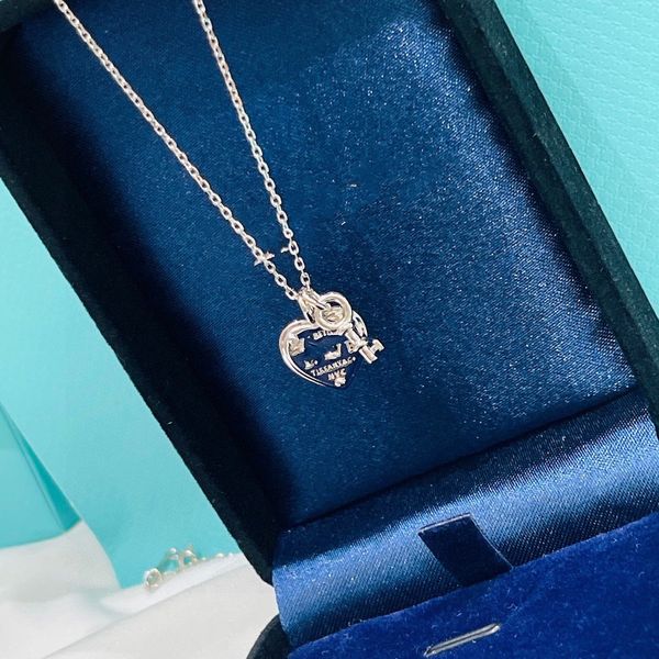 pendant necklace s925 sterling silver love heart tag key brand designer charm short chain choker for women with box jewelry
pendant necklace s925 sterling silver love heart tag key brand designer charm short chain choker for women with box jewelry