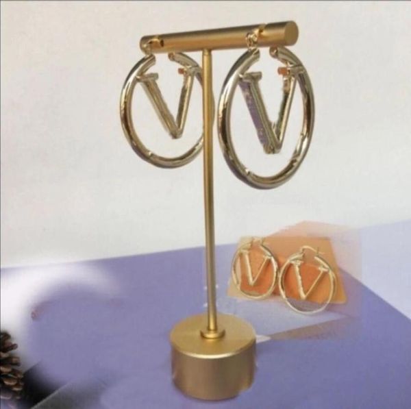 quality luxury marquee hoops women earrings studs fashion v letter 18k temperament simple daily allmatch earrings black white red5546063, Golden;silver
quality luxury marquee hoops women earrings studs fashion v letter 18k temperament simple daily allmatch earrings black white red5546063, Golden;silver
