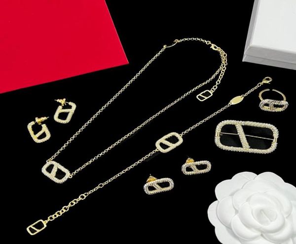 6pcslot classic lady copper necklace bracelet carving v letter earring ring brooch jewelry sets women wedding birthday party love2832928, Black
6pcslot classic lady copper necklace bracelet carving v letter earring ring brooch jewelry sets women wedding birthday party love2832928, Black