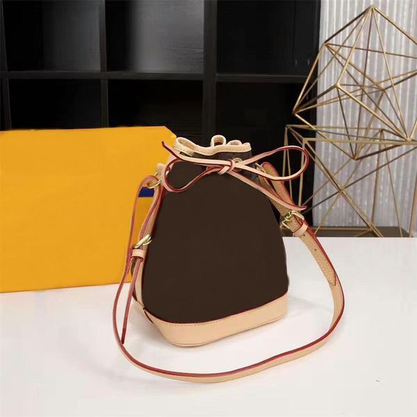 bags iconic noe m40817 womes bb handles shoulder evening milan handbag clutches color jtphn232p
bags iconic noe m40817 womes bb handles shoulder evening milan handbag clutches color jtphn232p