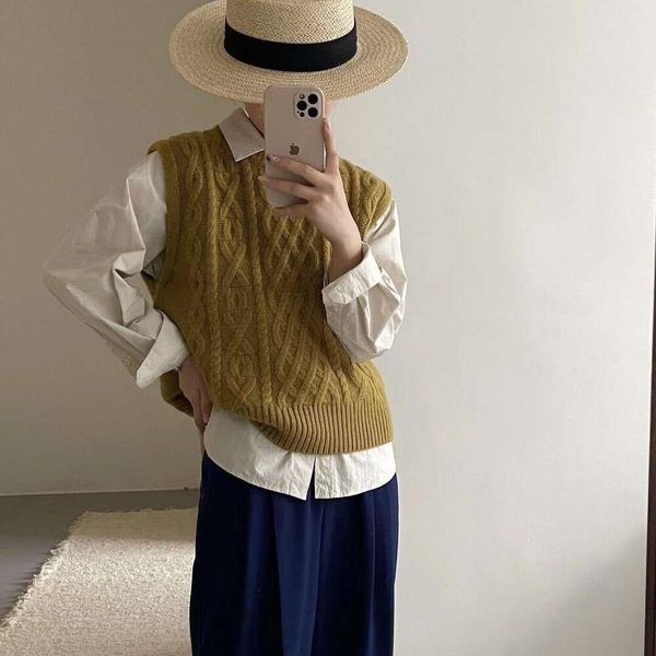 high grade layered heavy vintage knitted vest womens round neck hemp sweater autumn and winter thick tide, Black;white
high grade layered heavy vintage knitted vest womens round neck hemp sweater autumn and winter thick tide, Black;white