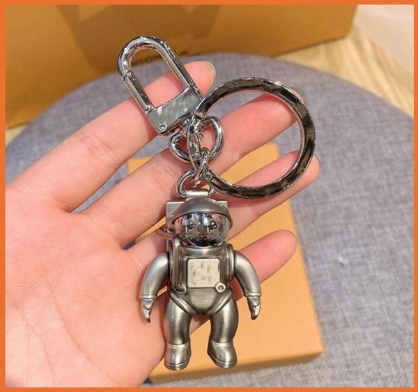 2022 fashion key holder keychain spaceman luxurys designers keychain car key portachiavi keyring cato gram llavero porte cles bag 6114015, Silver
2022 fashion key holder keychain spaceman luxurys designers keychain car key portachiavi keyring cato gram llavero porte cles bag 6114015, Silver