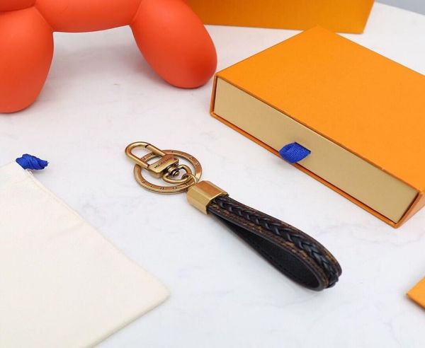 high qualtiy leather keyring holder brand keychain designers men women car bag key chain with box co338a3965345, Silver
high qualtiy leather keyring holder brand keychain designers men women car bag key chain with box co338a3965345, Silver