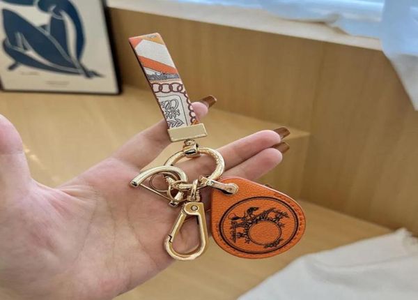 keychain luxurys designers key chain car solid color keychains metallic access card design versatile fashion leisure men women bag2963011, Silver
keychain luxurys designers key chain car solid color keychains metallic access card design versatile fashion leisure men women bag2963011, Silver