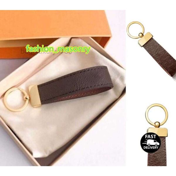 2023 designer keychain key chain buckle keychains lovers handmade leather keyring pendant accessories 5 color with box dust bag, Silver
2023 designer keychain key chain buckle keychains lovers handmade leather keyring pendant accessories 5 color with box dust bag, Silver