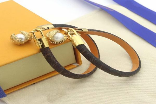 europe america fashion new style lady women round print flower design engrave v letter pearl tassels charm leather bracelet bangle3111702, Black
europe america fashion new style lady women round print flower design engrave v letter pearl tassels charm leather bracelet bangle3111702, Black