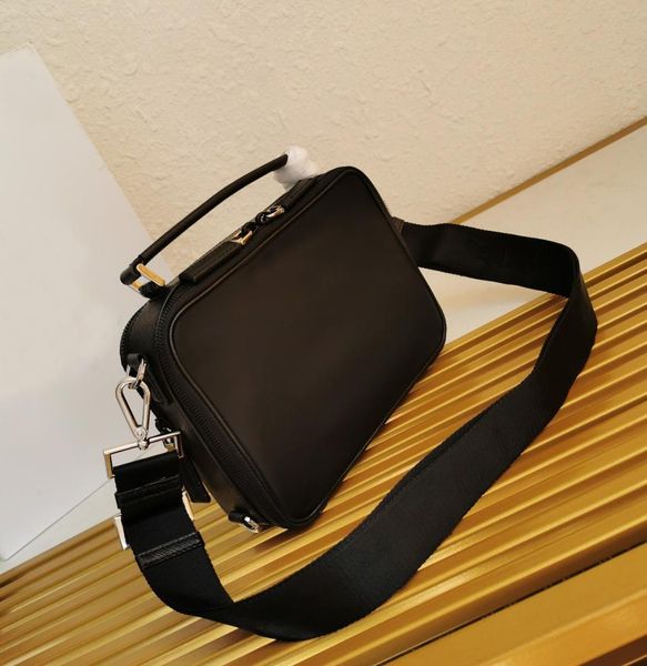 2021 new brand women designers men handbag mens shoulder bags real leather chain crossbody bag handbags famous circle purse luxury3240000
2021 new brand women designers men handbag mens shoulder bags real leather chain crossbody bag handbags famous circle purse luxury3240000