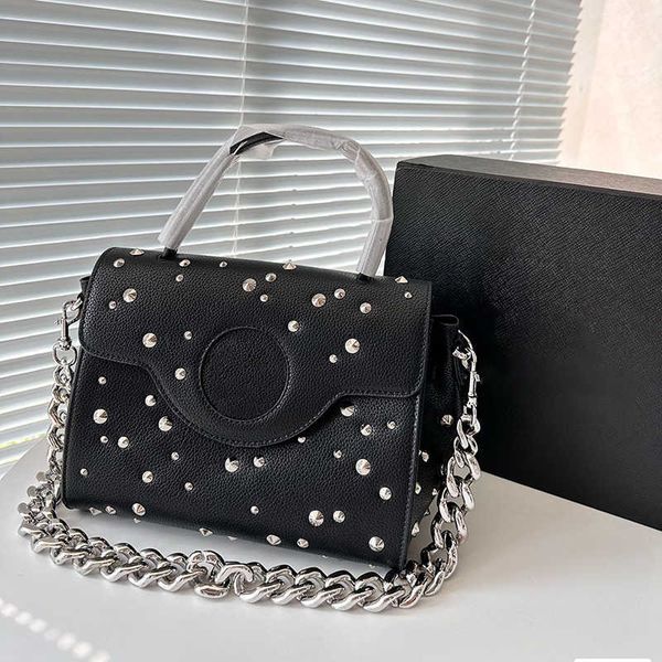 1 1 designer bag crossbody luxury bag womens handbags fashion leather rivet shoulder bags lady chain black hand bags party purse 230905
1 1 designer bag crossbody luxury bag womens handbags fashion leather rivet shoulder bags lady chain black hand bags party purse 230905