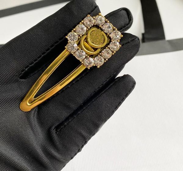 new arrival luxury designer diamond hair clips with stamp women g letter barrettes fashion hair accessories 473350, Golden;silver
new arrival luxury designer diamond hair clips with stamp women g letter barrettes fashion hair accessories 473350, Golden;silver