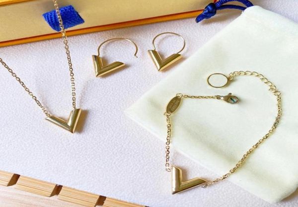 whole tassel designer letters stud earring pendant luxury gold v studs charm bracelets necklace earrings women men wedding par45167546104, Golden;silver
whole tassel designer letters stud earring pendant luxury gold v studs charm bracelets necklace earrings women men wedding par45167546104, Golden;silver