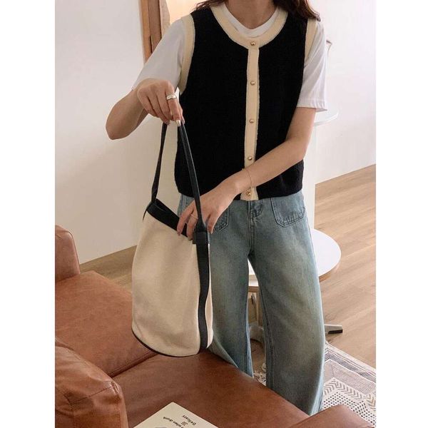 colored knitted vest cardigan for women autumn design versatile sleeveless folding top, Black;white
colored knitted vest cardigan for women autumn design versatile sleeveless folding top, Black;white