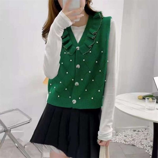 v neck knitted ruffled vest womens retro gentle cardigan pearl diamond plaid autumn winter sweater, Black;white
v neck knitted ruffled vest womens retro gentle cardigan pearl diamond plaid autumn winter sweater, Black;white