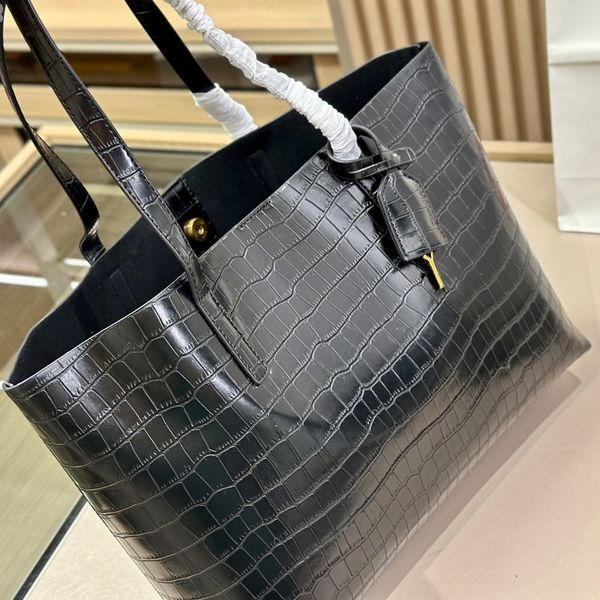 designer handbag, underarm chain shoulder shopping bag, quilted handbag, large capacity handbag, floral letter fashion shoulder bag, handbag
designer handbag, underarm chain shoulder shopping bag, quilted handbag, large capacity handbag, floral letter fashion shoulder bag, handbag