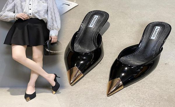 slippers 5 cm high heels women 2022 designers mature elegant suede patent leather pointed toe metal decorations mules8526000, Black
slippers 5 cm high heels women 2022 designers mature elegant suede patent leather pointed toe metal decorations mules8526000, Black