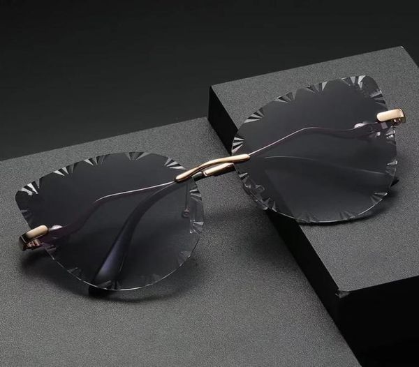 2023 luxury designer men classic brand retro women sunglasses eyewear rays bands metal frame designers sun glasses women19596819634, White;black
2023 luxury designer men classic brand retro women sunglasses eyewear rays bands metal frame designers sun glasses women19596819634, White;black
